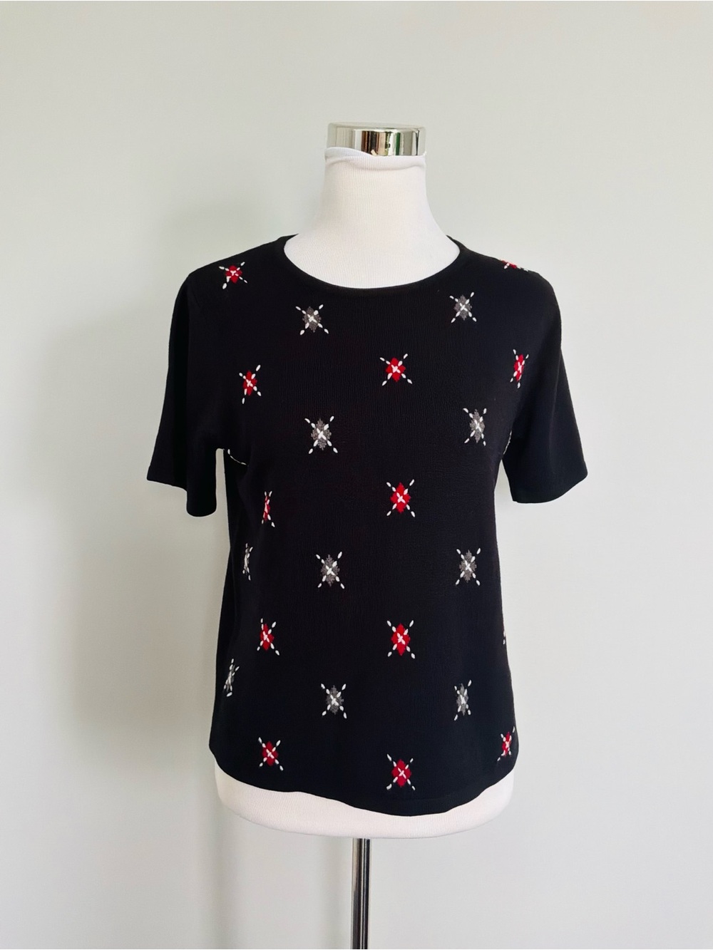 Women’s Sag Harbor Black Crewneck Short Sleeve Knit Sweater Size Petite Medium.